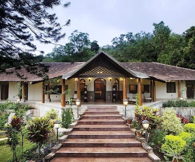 https://imgcld.yatra.com/ytimages/image/upload/t_hotel_yatra_city_desktop/v1442907978/Domestic Hotels/Hotels_Coorg/Old Kent Estates and Spa/Entrance.jpg